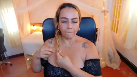 Snapshot of aunty_milf0 chatting on May 2, 2026, 7:19 pm aunty_milf0 online show from May 2, 2026, 7:19 pm