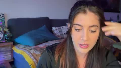 aura_darling online show from July 26, 2026, 2:42 am