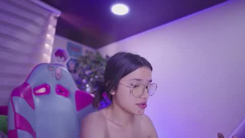 aura_rouss online show from November 1, 2025, 11:45 am