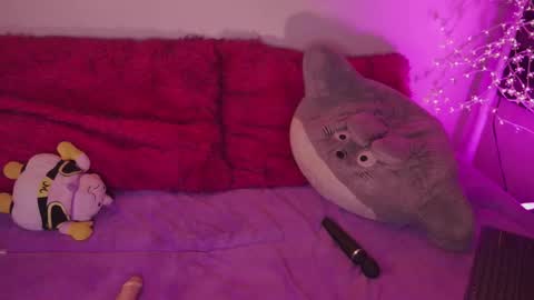 aura_rouss online show from November 19, 2025, 11:27 pm