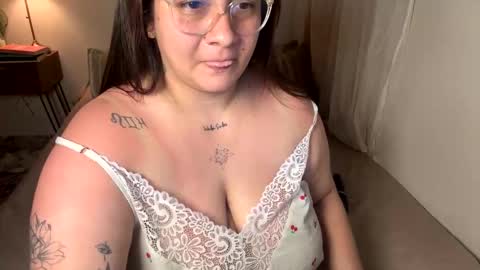 Aura online show from September 29, 2025, 11:09 pm