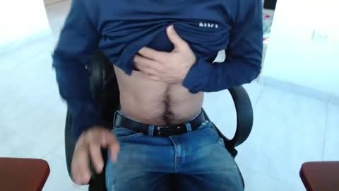 Snapshot of aureliv1 chatting on April 24, 2026, 10:01 pm Aureliano online show from April 24, 2026, 10:01 pm