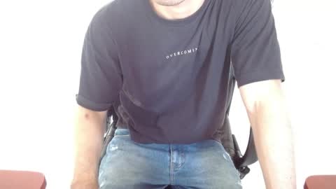 Snapshot of aureliv1 chatting on April 26, 2026, 9:45 pm Aureliano online show from April 26, 2026, 9:45 pm