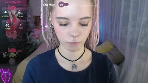 Auroraa  Cute online show from December 4, 2024, 1:25 am