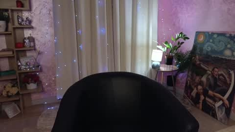 Aurora online show from December 10, 2024, 6:06 pm