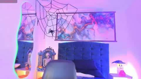 Aurora  online show from November 1, 2025, 4:36 am