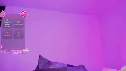 aurora_divine online show from April 5, 2026, 2:58 pm