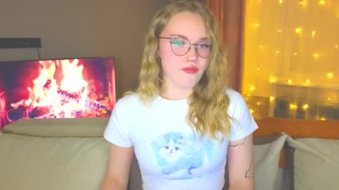 Kate online show from December 12, 2024, 4:43 pm