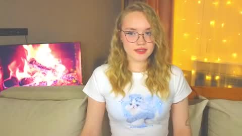 Kate online show from December 12, 2024, 7:48 pm