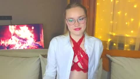 Kate online show from December 14, 2024, 4:42 pm