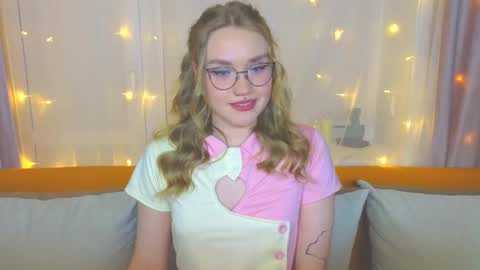 Kate online show from March 8, 2025, 7:53 pm