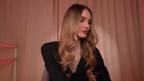 Aurora online show from December 2, 2025, 7:03 am