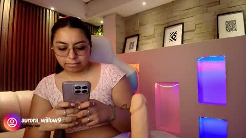 aurora_willow9 online show from November 30, 2025, 7:29 pm