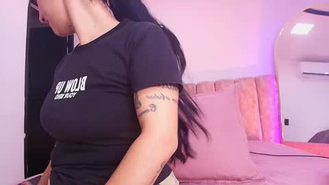 auroraa_miller online show from February 4, 2026, 11:49 am