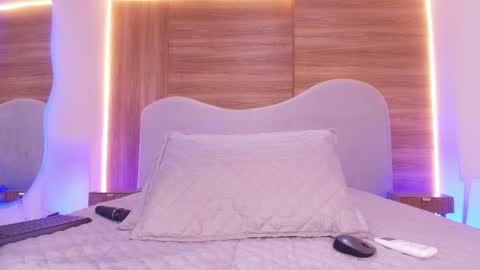 auroraa_miller online show from April 14, 2026, 3:01 am