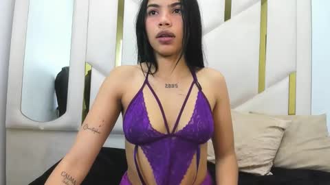 aurorahoney32 online show from June 8, 2026, 9:04 pm