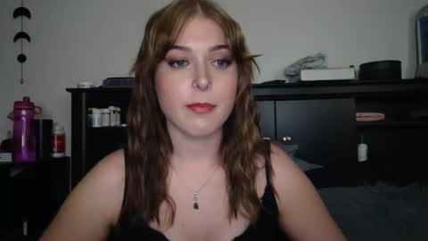 auroralightz1 online show from October 24, 2025, 3:47 am