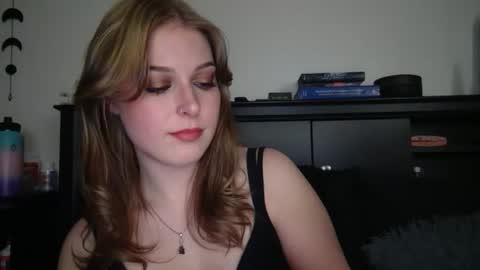 auroralightz1 online show from January 6, 2026, 5:22 am