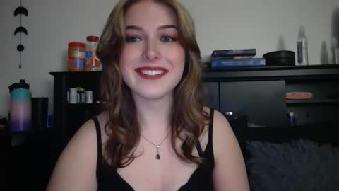 auroralightz1 online show from February 2, 2026, 4:44 am