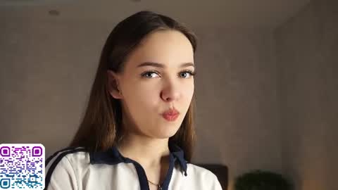 Snapshot of auroralowen chatting on June 20, 2026, 4:37 am Aurora online show from June 20, 2026, 4:37 am
