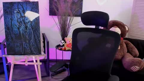 aurorawrenfield online show from March 16, 2026, 5:44 am