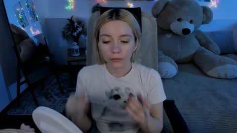 aurorawrenfield online show from March 31, 2026, 1:29 am