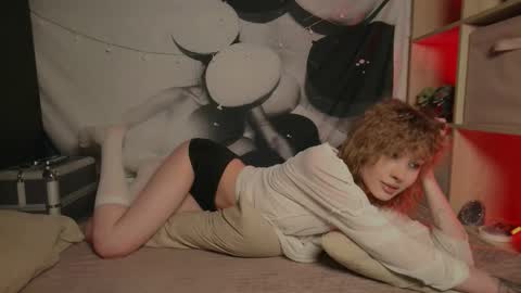 Snapshot of aurorryy1 chatting on March 1, 2026, 12:12 am Aurora online show from March 1, 2026, 12:12 am