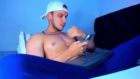 Snapshot of austin_curry chatting on December 15, 2024, 6:29 am A online show from December 15, 2024, 6:29 am