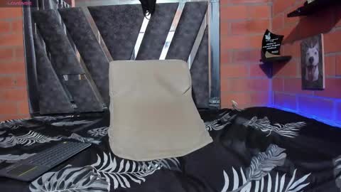 austin_latin444 online show from February 6, 2025, 4:42 am