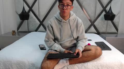 austinreeds online show from February 20, 2026, 12:27 pm