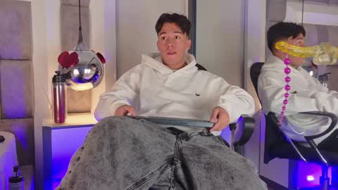 austinreeds online show from April 7, 2026, 1:44 pm