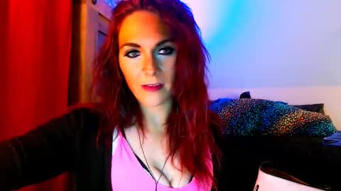 autumnrose6068 online show from March 4, 2025, 9:40 am