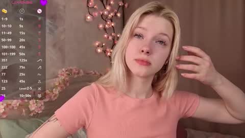 Snapshot of ava_foxxy chatting on November 30, 2025, 1:20 am Hello there im Ava Im new here Lets have fun online show from November 30, 2025, 1:20 am