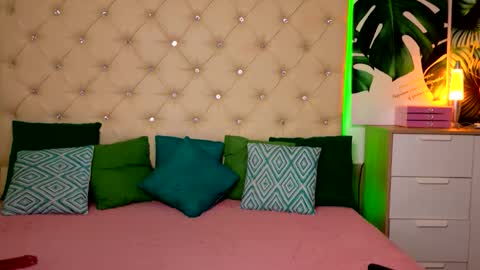 Ava online show from May 25, 2026, 5:13 am