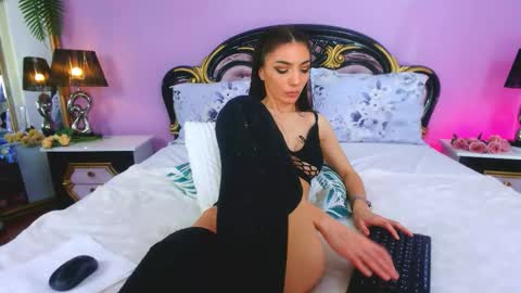 avaaaddamss online show from November 19, 2025, 10:26 am