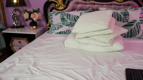 avaaaddamss online show from April 7, 2026, 9:10 am