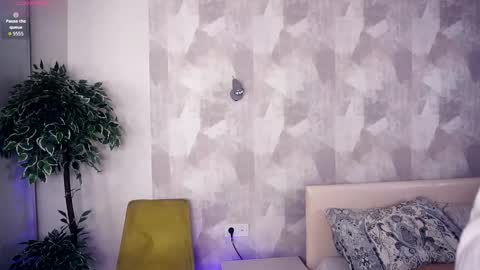 avaobierne online show from December 18, 2025, 7:20 pm