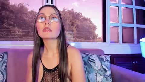 avawhiite online show from November 3, 2025, 7:26 pm