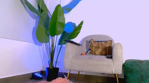 Snapshot of aveline_nuit chatting on June 2, 2026, 7:16 pm Hi im aqua is nice with me online show from June 2, 2026, 7:16 pm