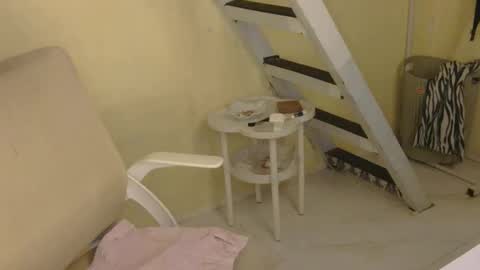 Snapshot of averageuncut1 chatting on February 11, 2026, 3:33 am Rhian online show from February 11, 2026, 3:33 am