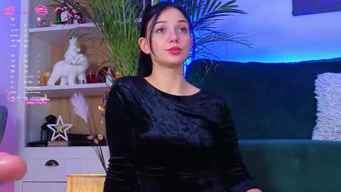 AveryWillow online show from November 26, 2025, 3:57 pm