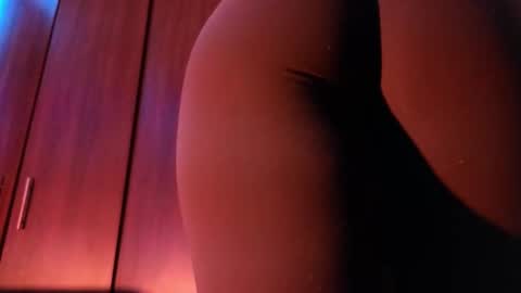 Saraaaa independent model 3 online show from December 17, 2025, 3:45 am