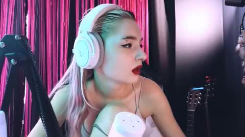 Avriel online show from September 22, 2025, 4:36 am