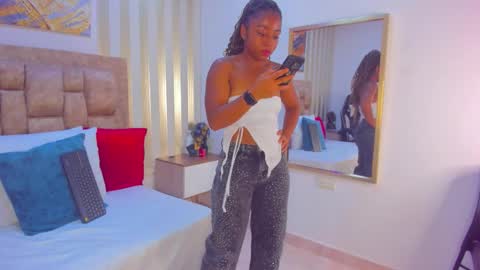 AVIS  online show from November 12, 2025, 6:19 pm