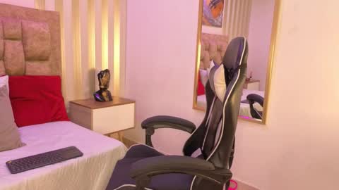 AVIS  online show from November 26, 2025, 5:36 pm