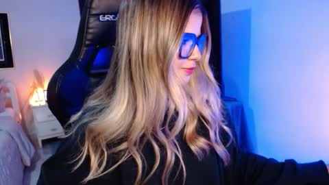 Avrill Morgan online show from November 28, 2025, 1:47 pm