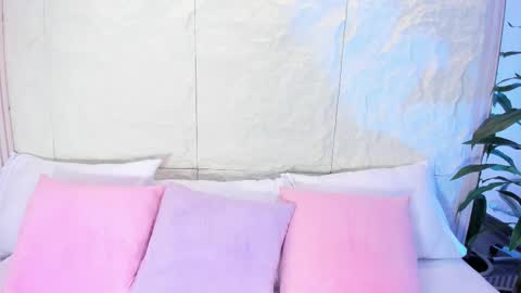 Avy  online show from November 18, 2025, 11:36 am