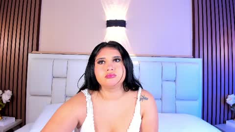 Snapshot of avymilton chatting on June 25, 2026, 11:37 am Avy online show from June 25, 2026, 11:37 am
