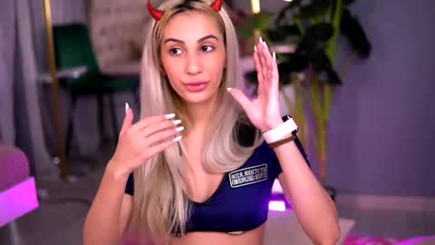 Snapshot of awalynch chatting on February 2, 2026, 3:38 am awalynch online show from February 2, 2026, 3:38 am