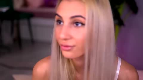 Snapshot of awalynch chatting on February 4, 2026, 4:51 am awalynch online show from February 4, 2026, 4:51 am